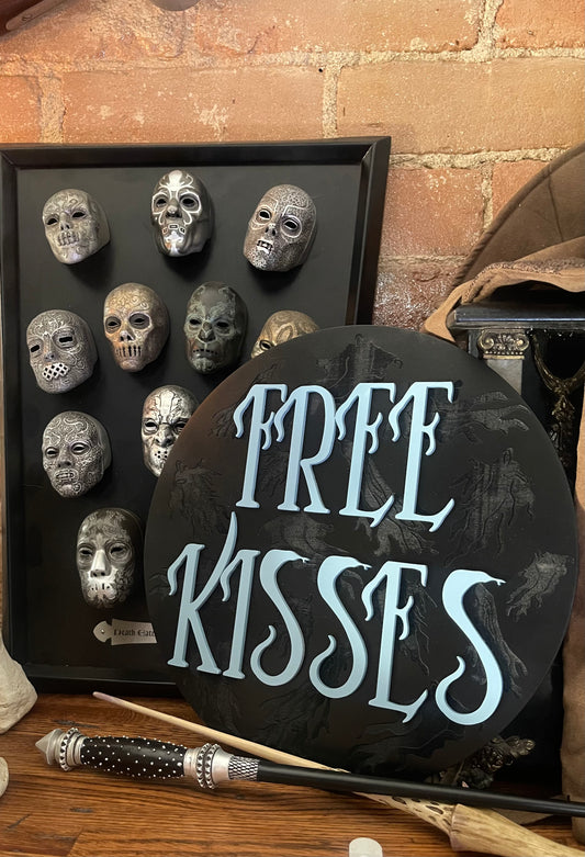 Free Kisses Wood Round